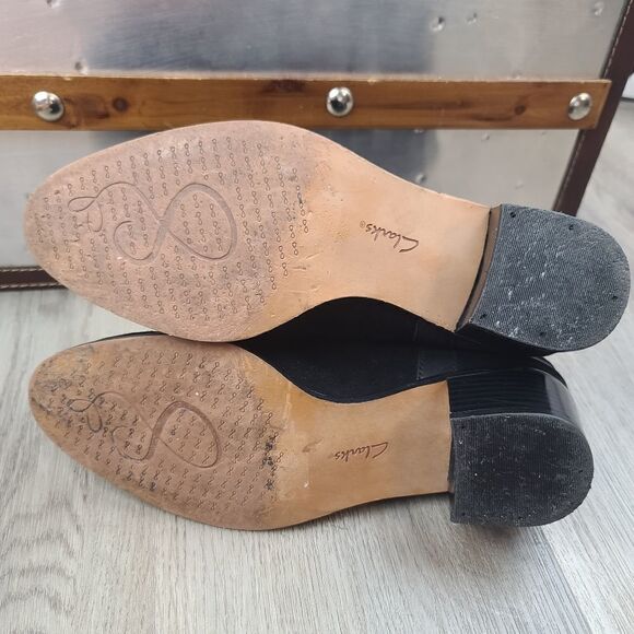 Clarks Sumerset Suede Ankle Booties size 7 - Picture 8 of 9